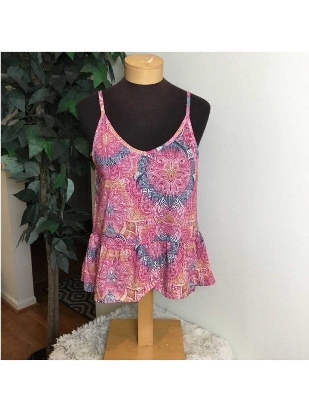 Eyeshadow babydoll style semi cropped length Woman’s size Medium